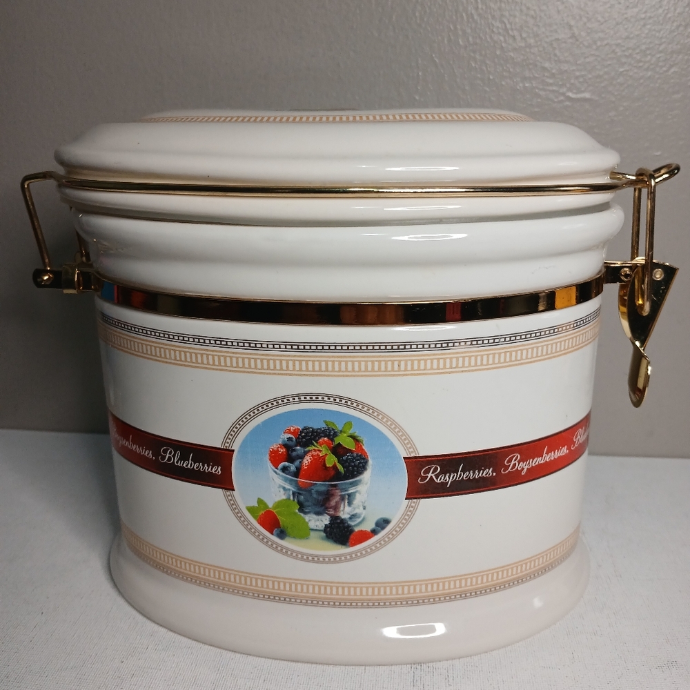 Vintage Knotts Berry Farm around 2009 food oval ceramic cannister